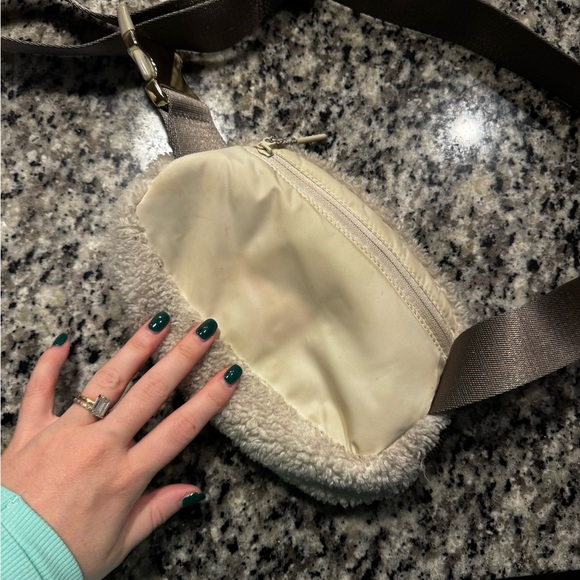 Lululemon Everywhere Belt Bag 1L *Fleece - Picture 3 of 3